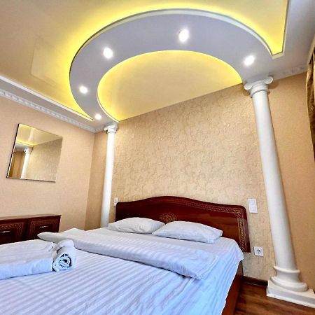 Apartpoltava Двокімнатні Апартаменти, До 6 Спальних Місць, Кутова Ванна, Корпусний Парк, Документи Для Відрядження Zewnętrze zdjęcie
