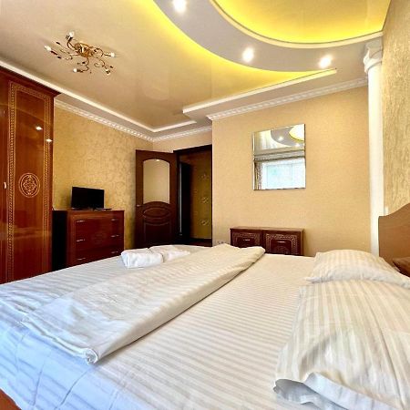 Apartpoltava Двокімнатні Апартаменти, До 6 Спальних Місць, Кутова Ванна, Корпусний Парк, Документи Для Відрядження Zewnętrze zdjęcie